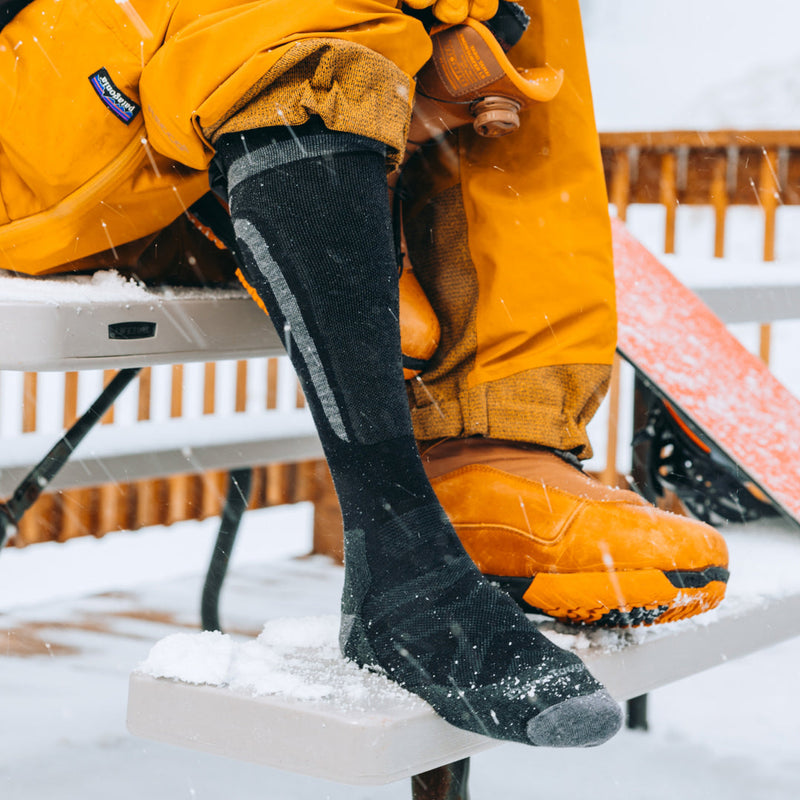 Darn Tough - Men's Edge Over-the-Calf Midweight Ski & Snowboard Socks